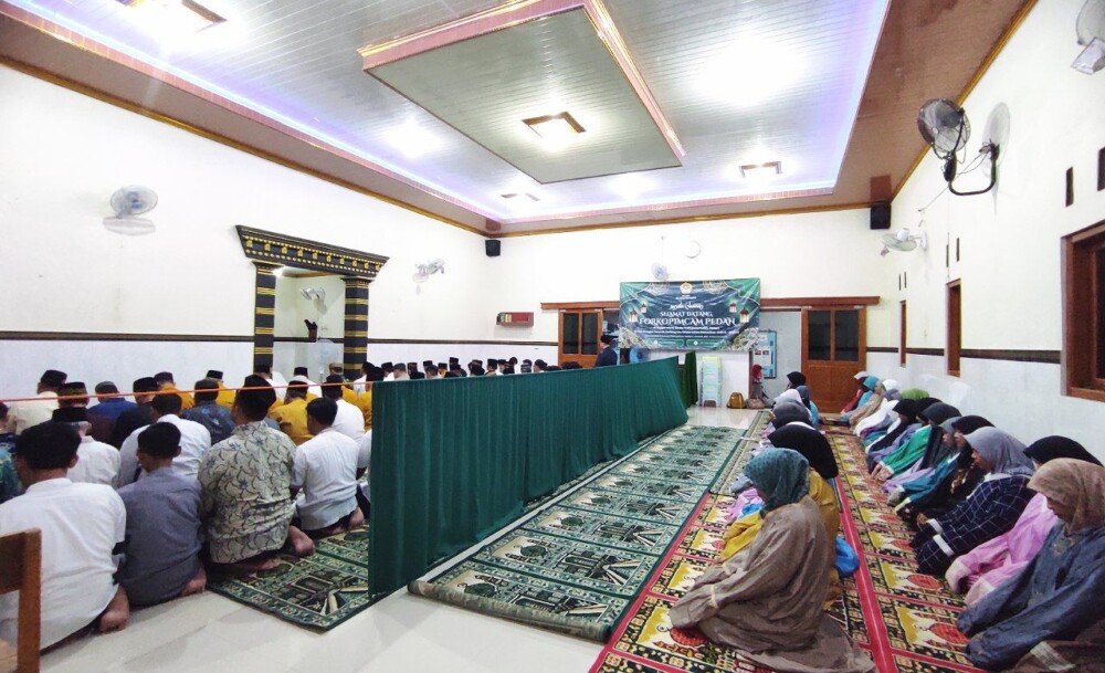 Forkopimcam Pedan Gelar Tarawih Keliling di Masjid Nurul Huda Troketon