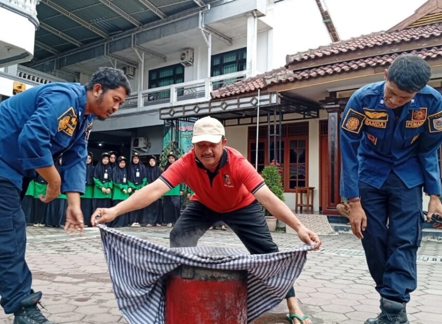 Damkar Klaten Latih Santri Ponpes An-Nur, LDII Ceper Dorong Pesantren Tangguh Bencana
