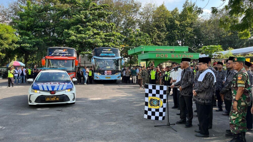 Pj Sekda Klaten Lepas 82 Jamaah Haji KBIHU Al Barokah LDII