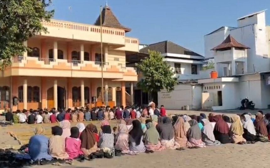 Sikapi El Niño, LDII Klaten dan Ponpes Sahid Al Maarif Gelar Sholat Istisqa