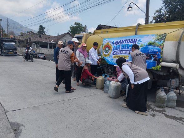 Salurkan Air Bersih, Ini Pesan Ketua DPD LDII Klaten