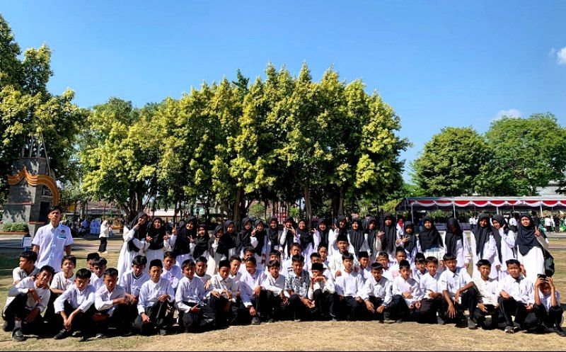 Santri Ponpes Al Manshurin dan Pembina Yayasan Al Khaqi Manshurina Abadi Ikuti Apel Hari Santri Nasional 2026 di Klaten